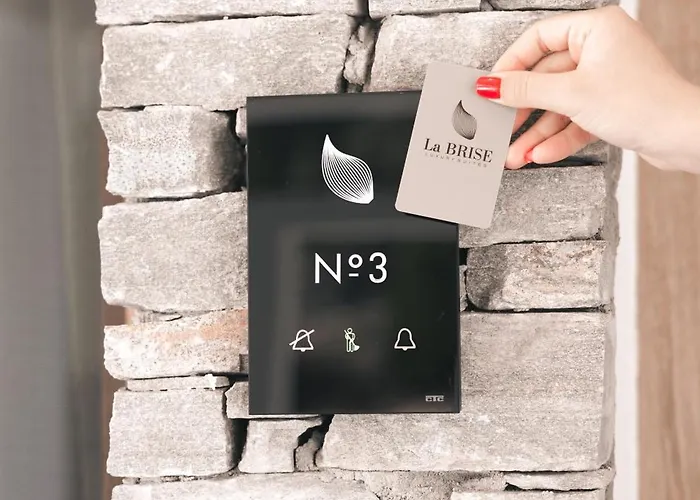 La Brise Luxury Néa Péramos