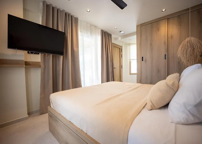 La Brise Luxury Hotel *