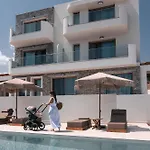 La Brise Luxury Néa Péramos