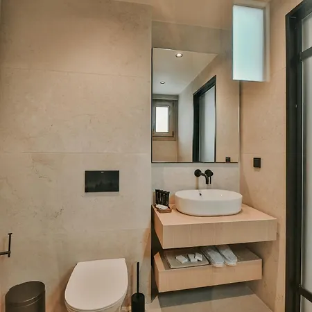 La Brise Luxury Hotel *