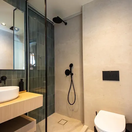 La Brise Luxury Hotel *