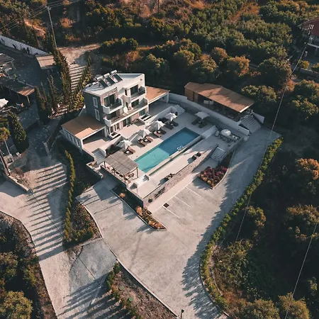 La Brise Luxury * Néa Péramos