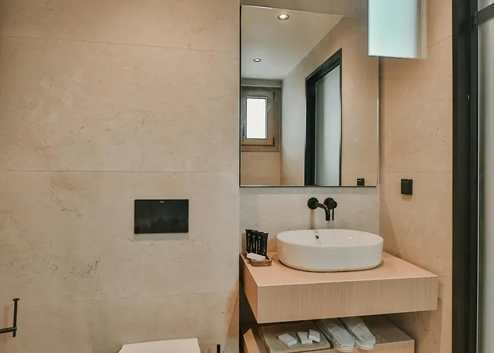 La Brise Luxury Hotel *